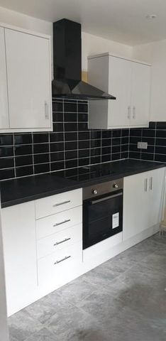4 bedroom end of terrace house to rent - Photo 5