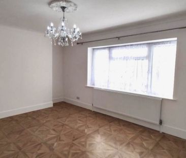 2 bed flat to rent - Photo 4