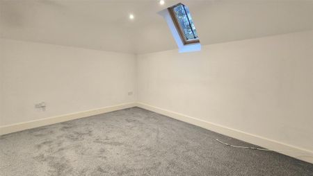 2 bedroom semi-detached house to rent - Photo 4