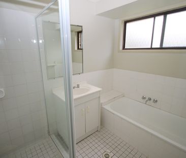 6/4-8 Cassandra Crescent, Labrador, Qld 4215 - Photo 1