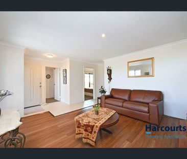 4 BEDROOM 2 BATHROOM HOME - Photo 1