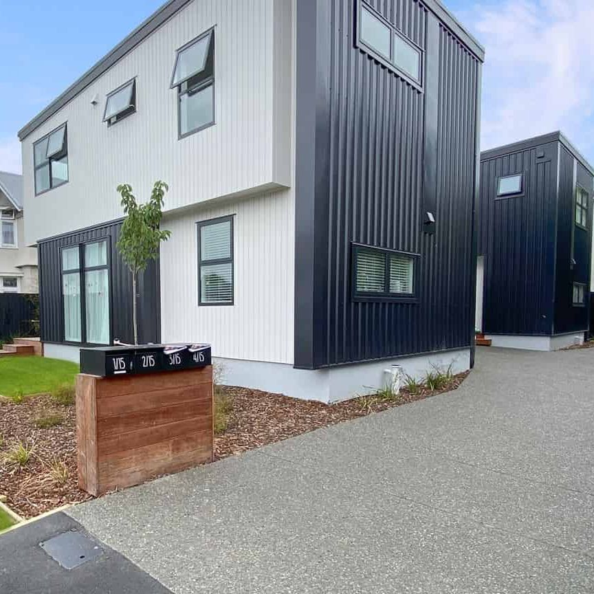 Executive Townhouse - Photo 1
