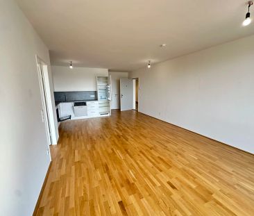 MARINA TOWER - Helle 2-Zimmer-Wohnung mit Balkon und überdachter Lo... - Foto 1