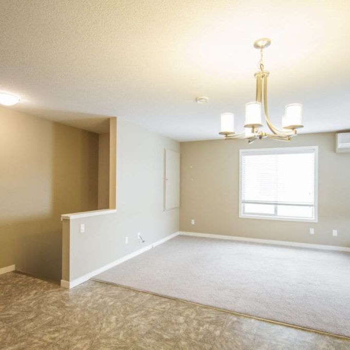 Stylish & Comfortable 2-Bedroom Home – Available Now! - Photo 1