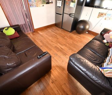 6 bedroom House in Richmond Avenue, Leeds - Photo 1