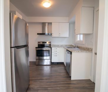 23 St. Patrick St, St. Catharines - 3 Bedroom Main Unit - Photo 3