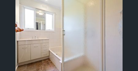 **REGISTER TO INSPECT VIA REALESTATE.COM.AU LINK & PHOTO ID MUST BE PROVIDED AT ENTRY, WHEN VIEWING ALL RENTAL PROPERTIES WITH BARRY PLANT FRANKSTON* - Photo 4