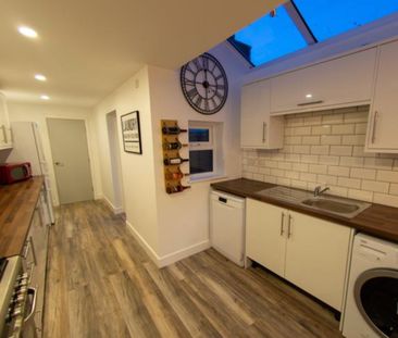 Mowbray Street Room 2 - Photo 4