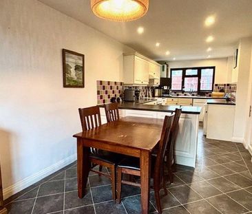 4 bedroom detached house to rent - Photo 4