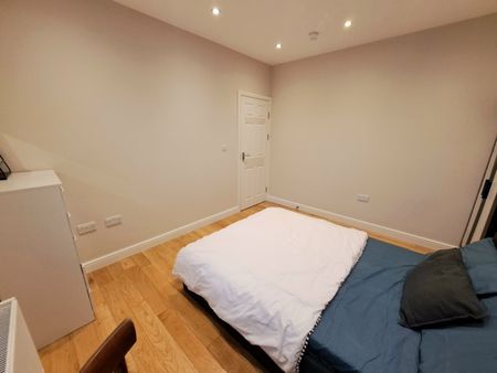 Room in a Shared House, Mayday Road, CR7 - Photo 2