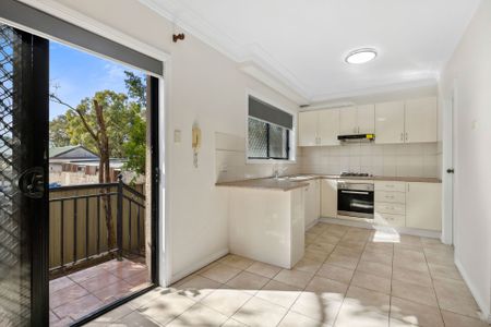 Neat & Tidy Three Bedroom Townhouse - Photo 2