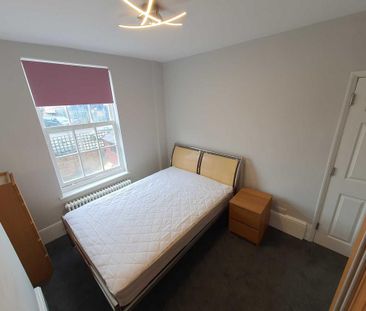 1 bedroom in a house share to rent - Photo 2
