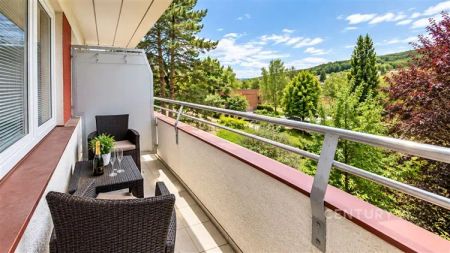 Útulný a zařízený byt 3+1 s balkonem a výhledem na panoramu ve vyhledávané lokalitě Příluky, Zlín, ulice Přílucká 4116, ihned k pronájmu. - Fotografie 5