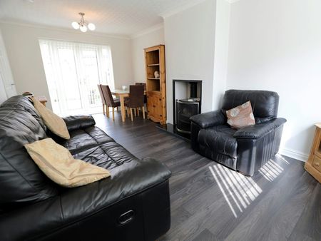 Semi-detached house to rent on - Photo 5