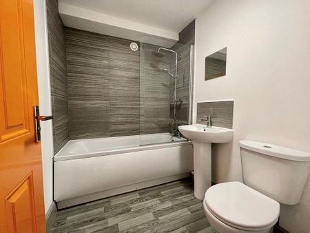 3 bedroom apartment to rent - Photo 4