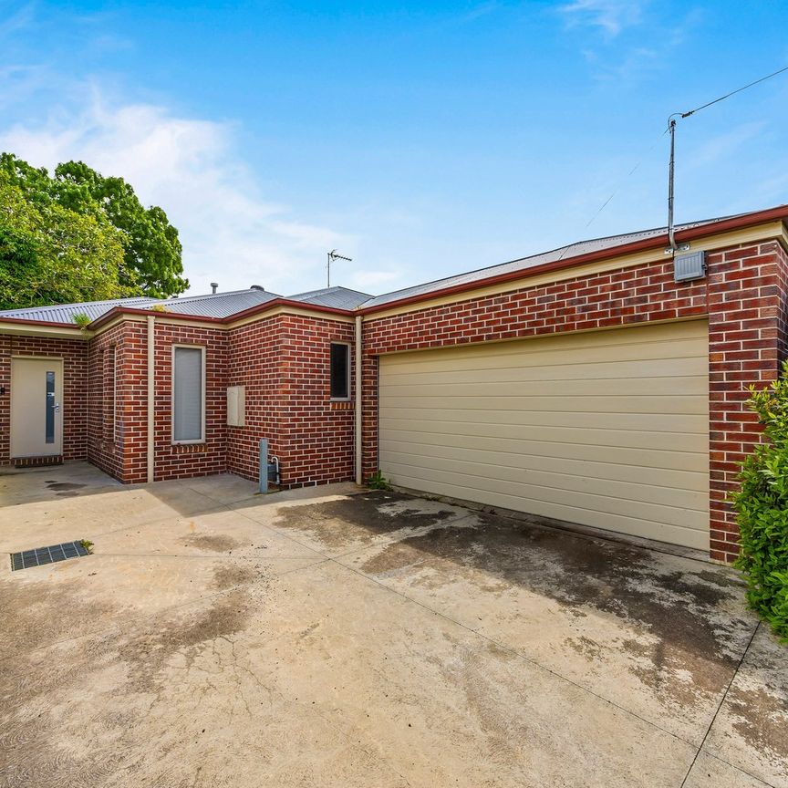 3 BEDROOM TOWNHOUSE WITH MODERN APPLIANCES - Photo 1