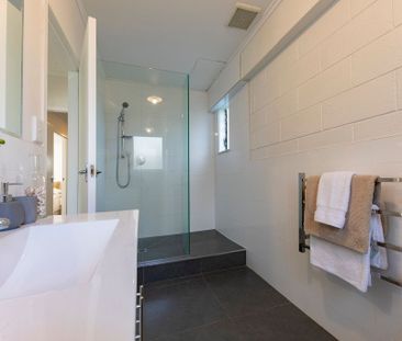 Make this home your castle! - Photo 4