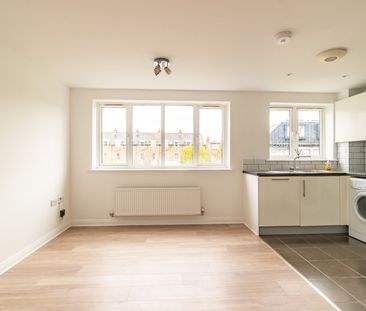 Available unfurnished now - Photo 5