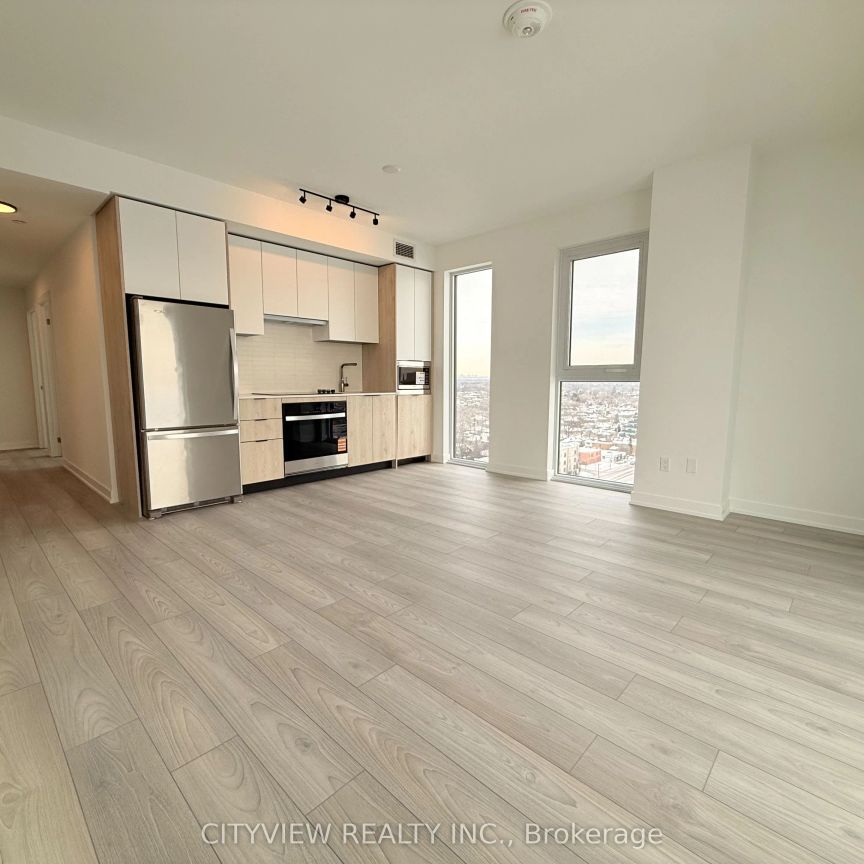 1007 The Queensway #1204 - Photo 1