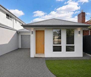 Modern Luxury Living: The Perfect Blend of City & Coast - Photo 2