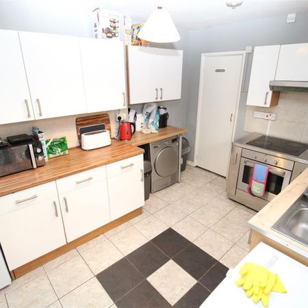 Room For Rent Queen Street, Pontypridd - Photo 3