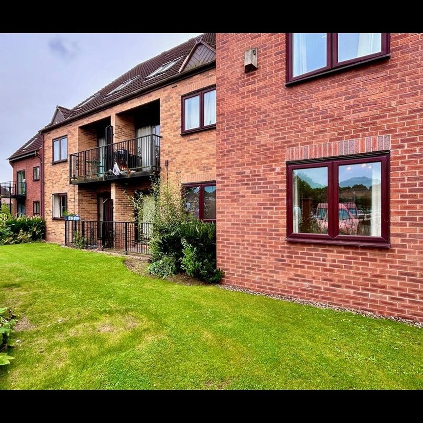 2 Bed Flat, Kingfisher Wharf, NG7 - Photo 1