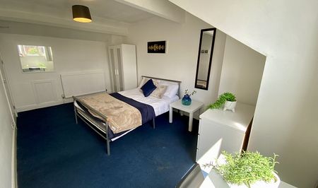 Fantastic 5 double Bedroom student house - Photo 5