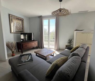 Trois pièces de 65m² avec plusieurs terrasses et un parking - Photo 1