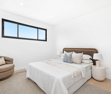 Brand New Luxury Five Bedroom Home in Ultra-Convenient Location - Photo 4