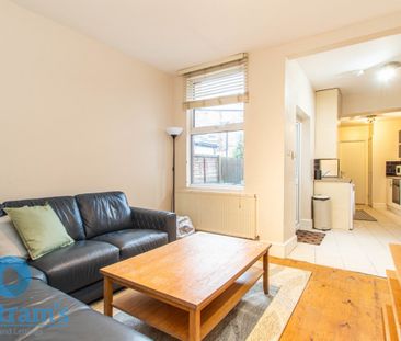 6 bed Semi-Detached House for Rent - Photo 2