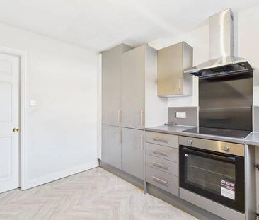 2 bedroom semi-detached house to rent - Photo 5