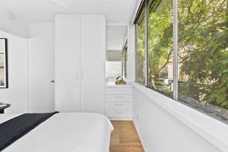 Bright, Well-Located Apartment at the Elizabeth Bay ‘Loop’ - Photo 5