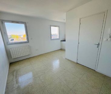 Location Appartement 1 pièce 17m² LE GRAND QUEVILLY 76120 - Photo 1
