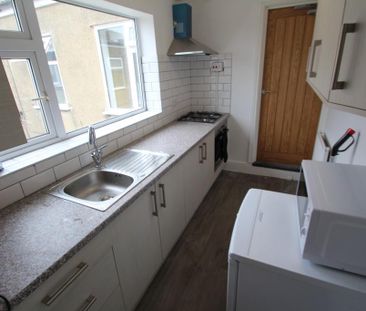 1 bedroom in a house share to rent - Photo 5