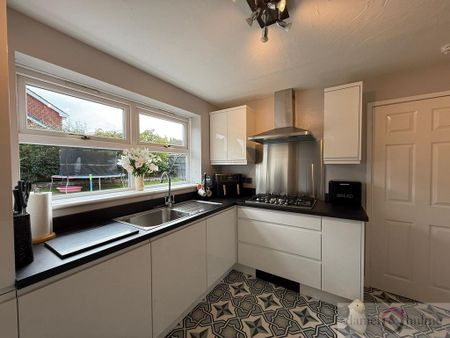 4 bedroom detached house to rent - Photo 4