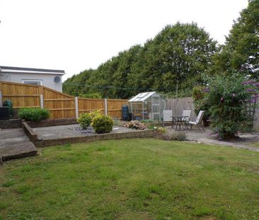 2 bedroom semi-detached bungalow to rent - Photo 6