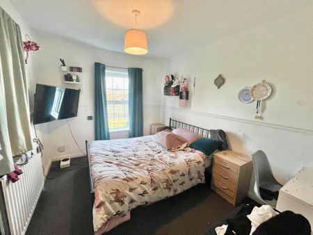 3 bedroom semi-detached house to rent - Photo 2