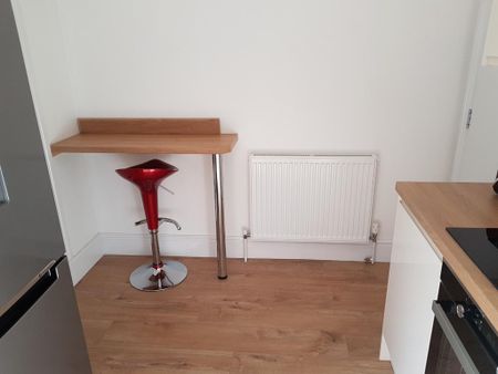 1 bedroom in a house share to rent - Photo 5