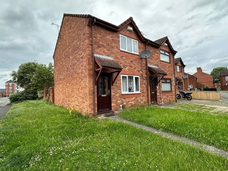 2 bedroom mews to rent - Photo 3