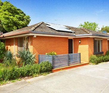 Stylish Single Level Unit in Unbeatable Location! - Photo 2