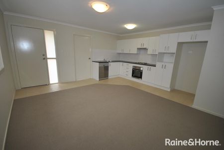 Charming 2 Bedroom Duplex - Photo 2