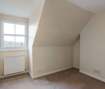 One bedroom unfurnished first floor flat with appliances, convenien... - Photo 4