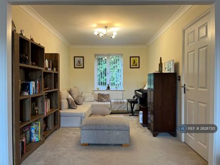 4 bedroom detached house to rent - Photo 4