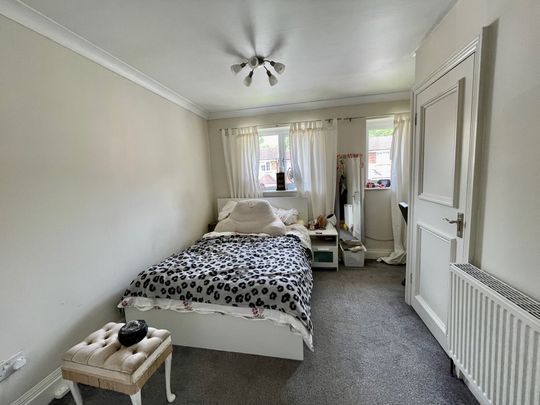 Raddlebarn Farm Drive, Birmingham, B29 - Photo 1