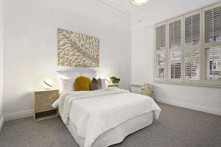 The captivating appeal of a classic terrace - Photo 5