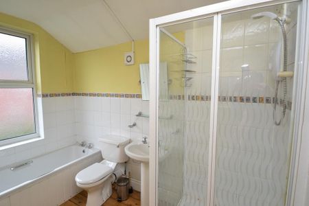3 bedroom semi-detached house to rent - Photo 5