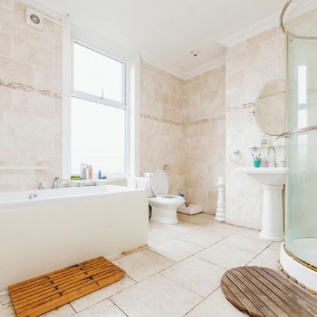 Room in a Shared House, Sheffield, S5 - Photo 4
