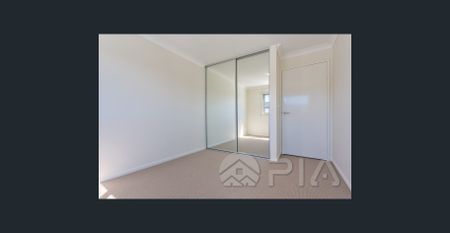 Freshly Painted Home in a Vibrant Community – Prime Location & Ideal for Families - Photo 2