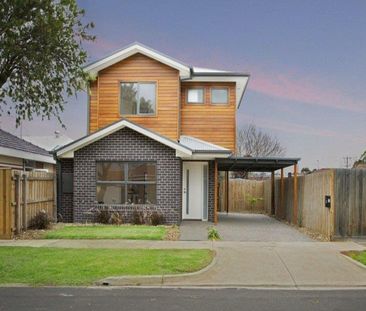 Register to Inspect // Luxurious Living in the Heart of Yarraville - Photo 3