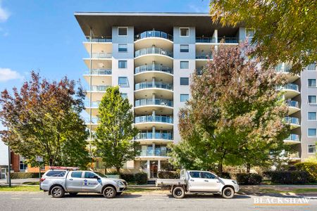 "THE AVENUE" - Photo 3